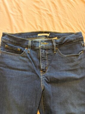 Levi's Indigo Skinny Jeans with Contrasting Stitching